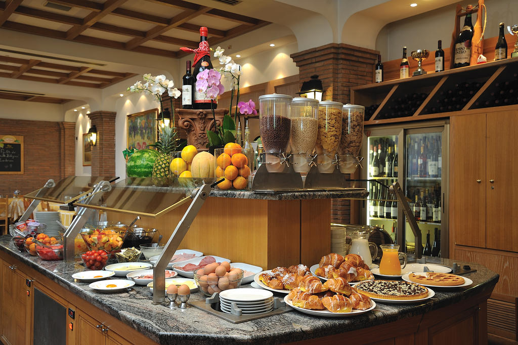 Hotel Bologna Airport Restaurant photo