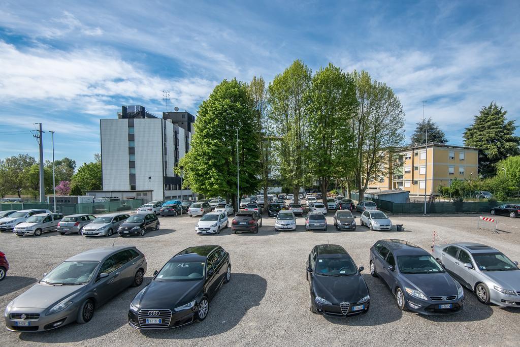 Hotel Bologna Airport Exterior photo